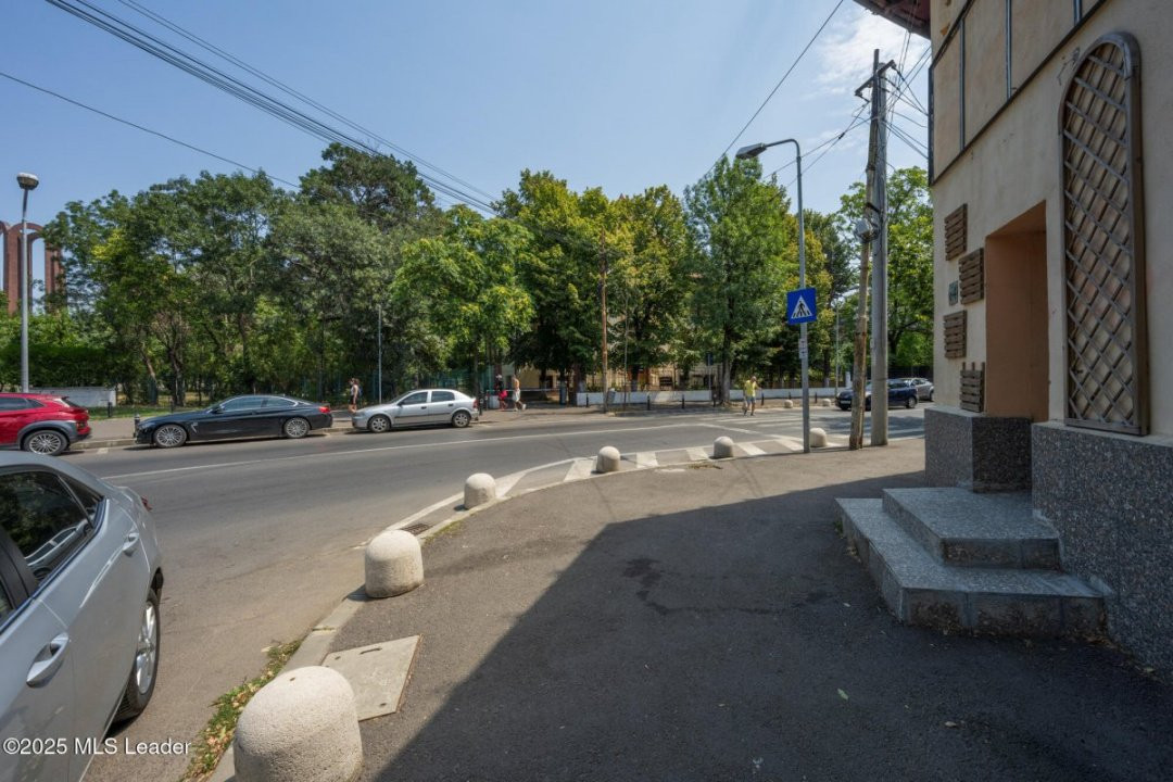 Vanzare imobil 8 camere, intrare Parc Carol