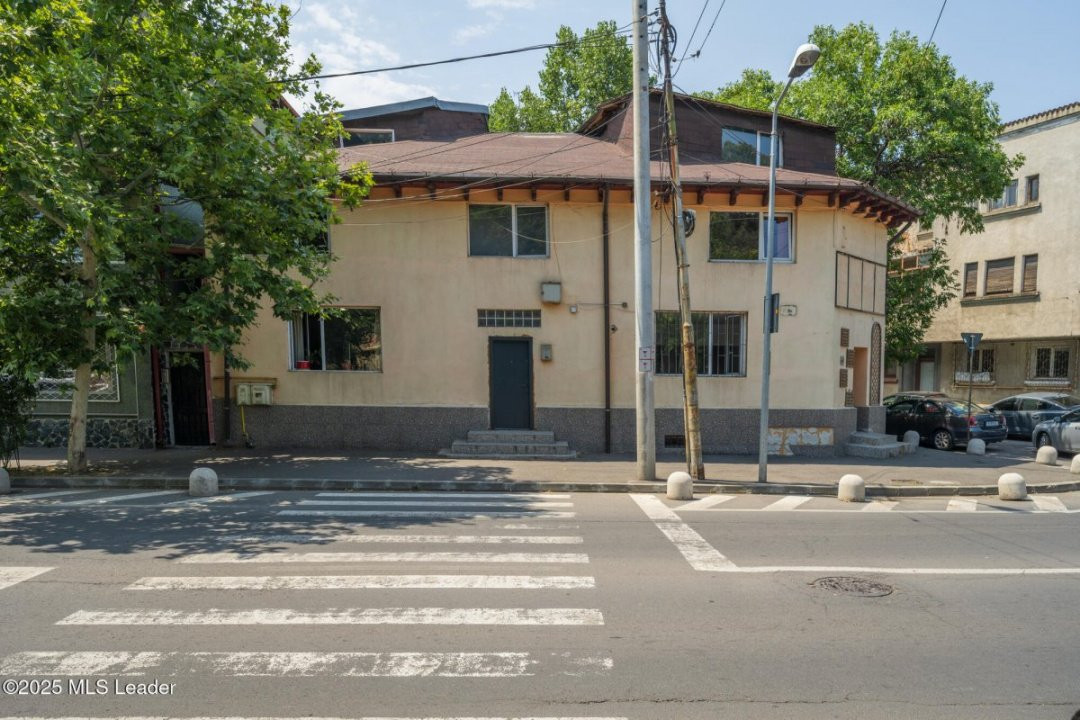 Vanzare imobil 8 camere, intrare Parc Carol