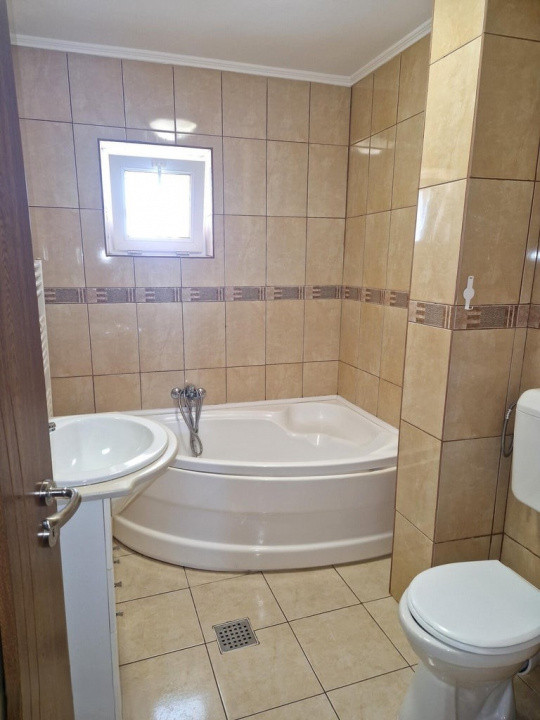 De inchiriat apt spatios de 2 camere cu boxa si loc de parcare/Popesti