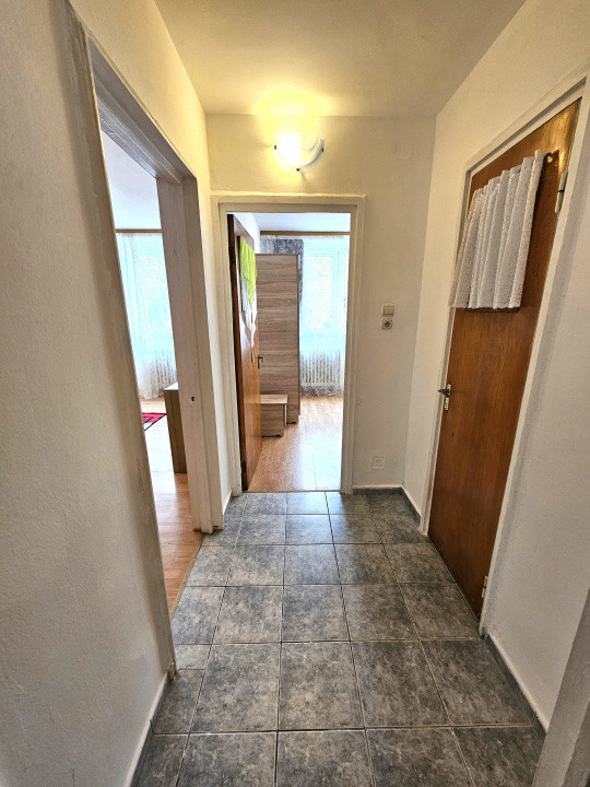 De inchiriat 3 camere pe Valea Calugareasca - langa Auchan Dr Taberei 