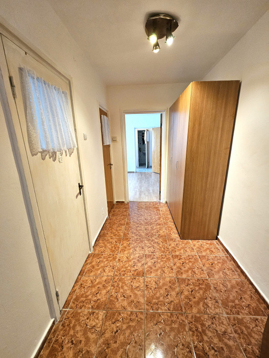 De inchiriat 3 camere pe Valea Calugareasca - langa Auchan Dr Taberei 
