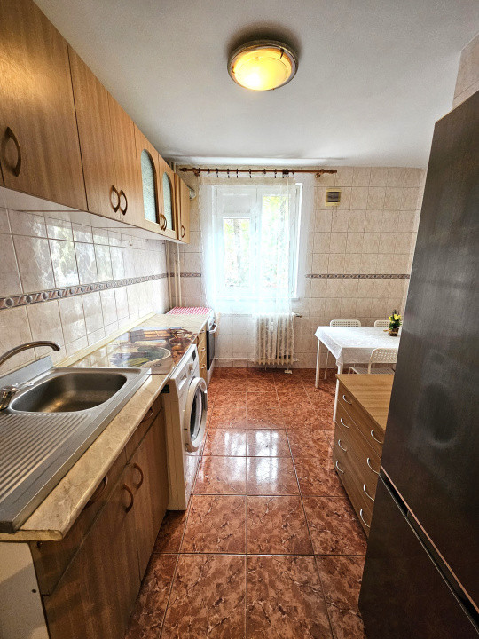 De inchiriat 3 camere pe Valea Calugareasca - langa Auchan Dr Taberei 
