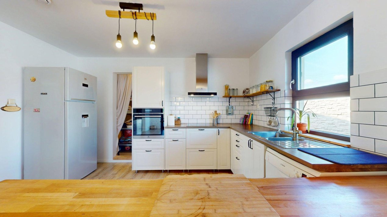 De vanzare vila moderna 5 camere, teren 1.100mp - Moara Vlasiei, Ilfov