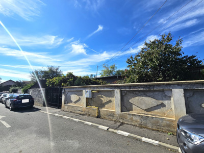 Casa cu teren la pret de apartament in Giulesti-capatul tramvaiului 11