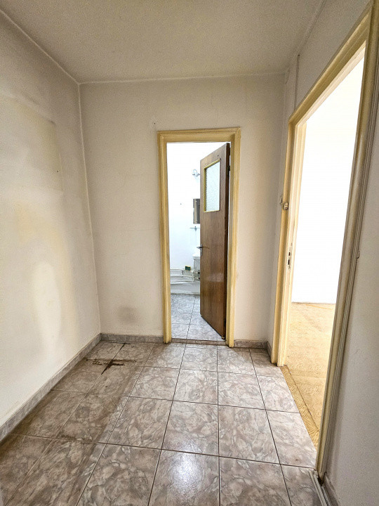 De vanzare 3 camere in Drumul Taberei pe bd. 1 Mai langa Kaufland 