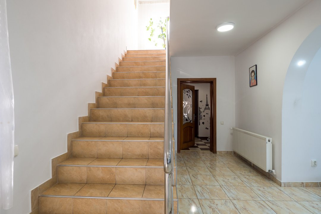 Vila individuala 7 camere Afumati, rezidentiala sau HoReCa, curte 608mp