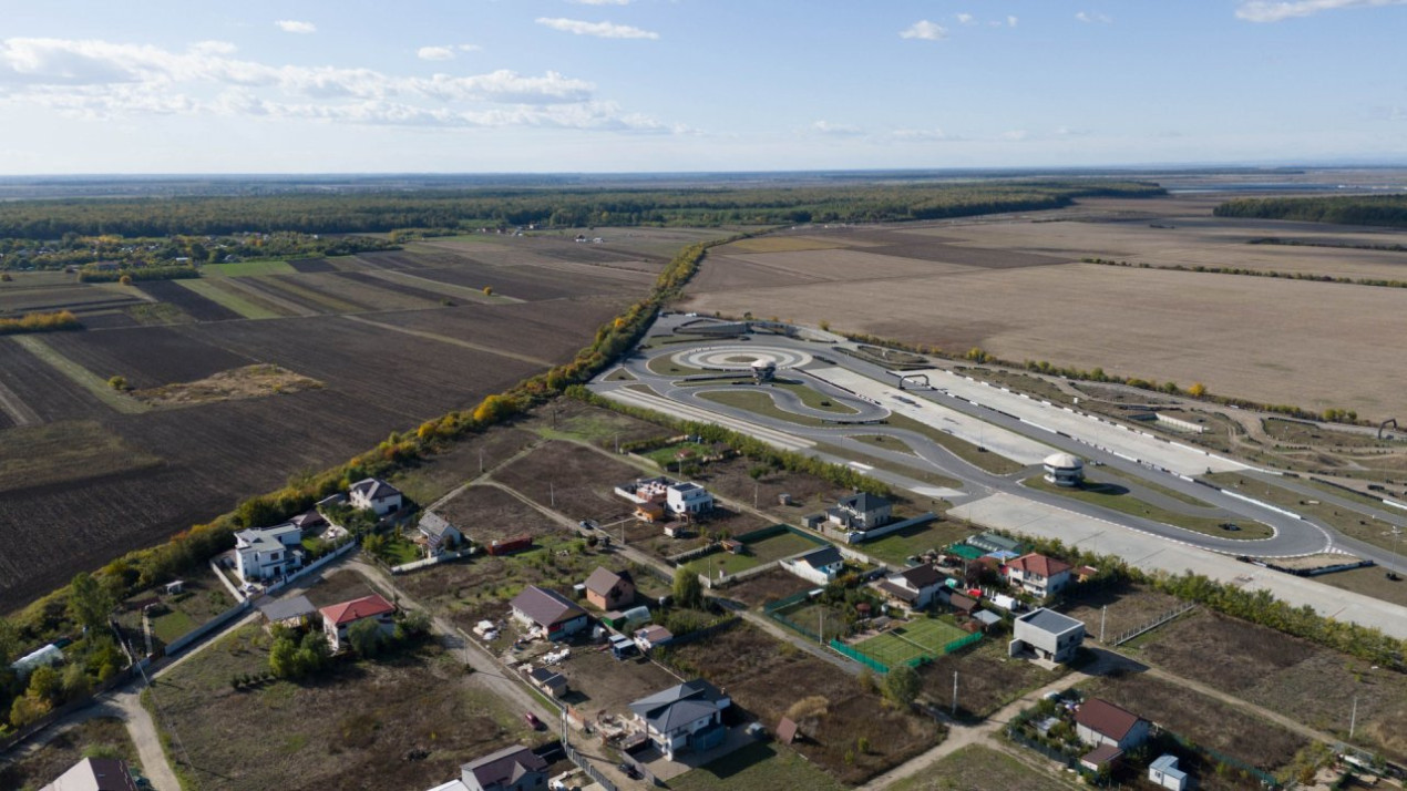 Refugiu la marginea padurii — 1000 mp de liniste in Cocani.
