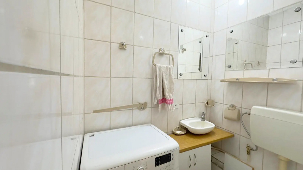 Apartament 3 camere, etaj 1, pozitie excelenta!