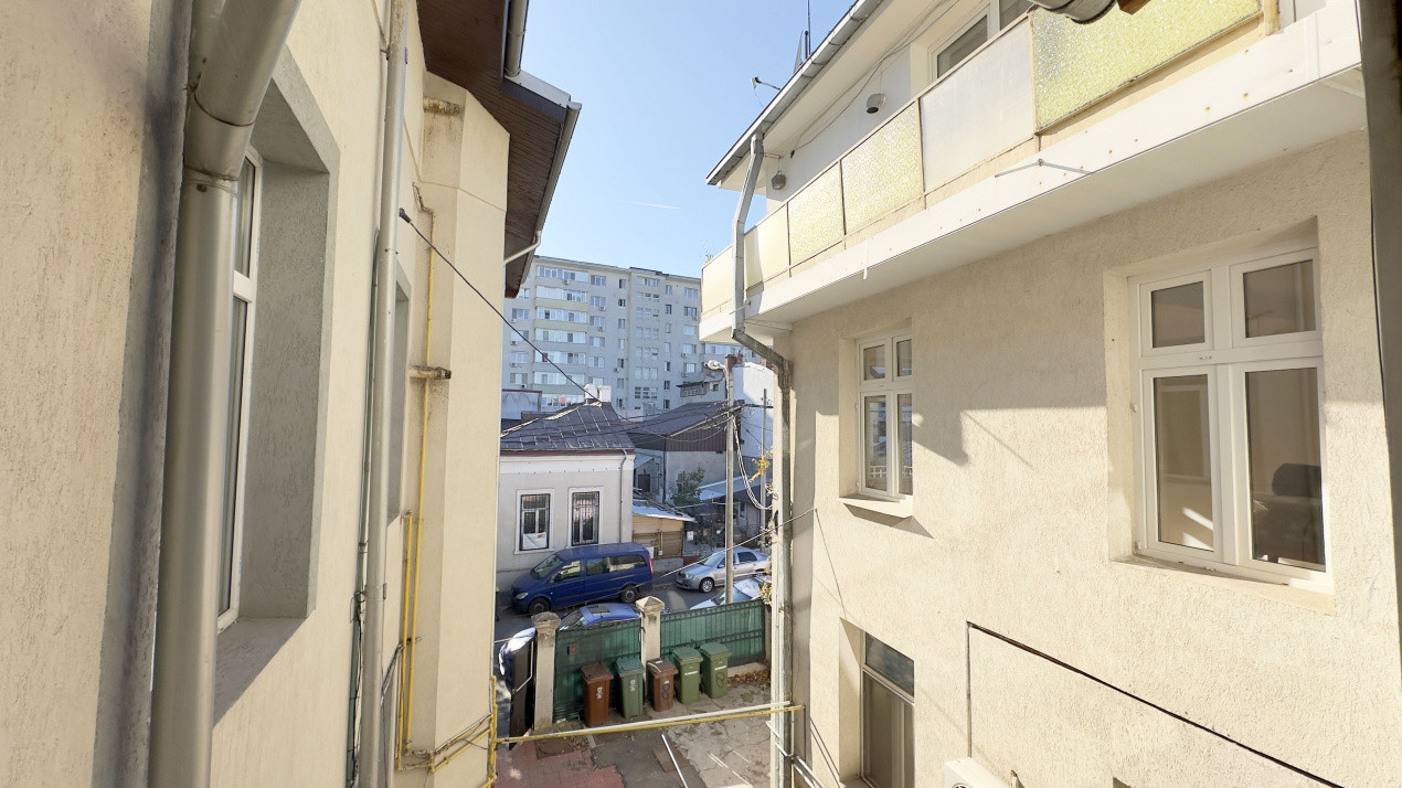 Doua apartamente la pret de unul!