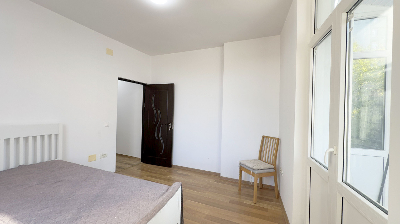 Doua apartamente la pret de unul!