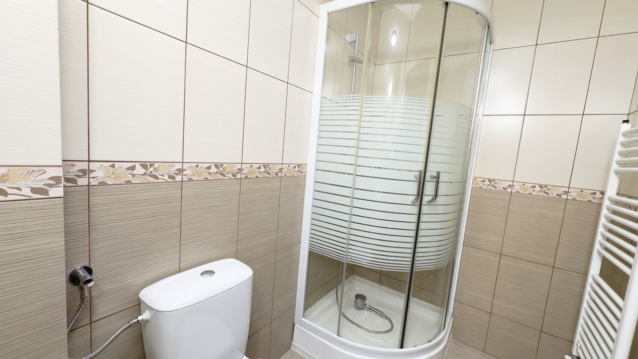 Doua apartamente la pret de unul!