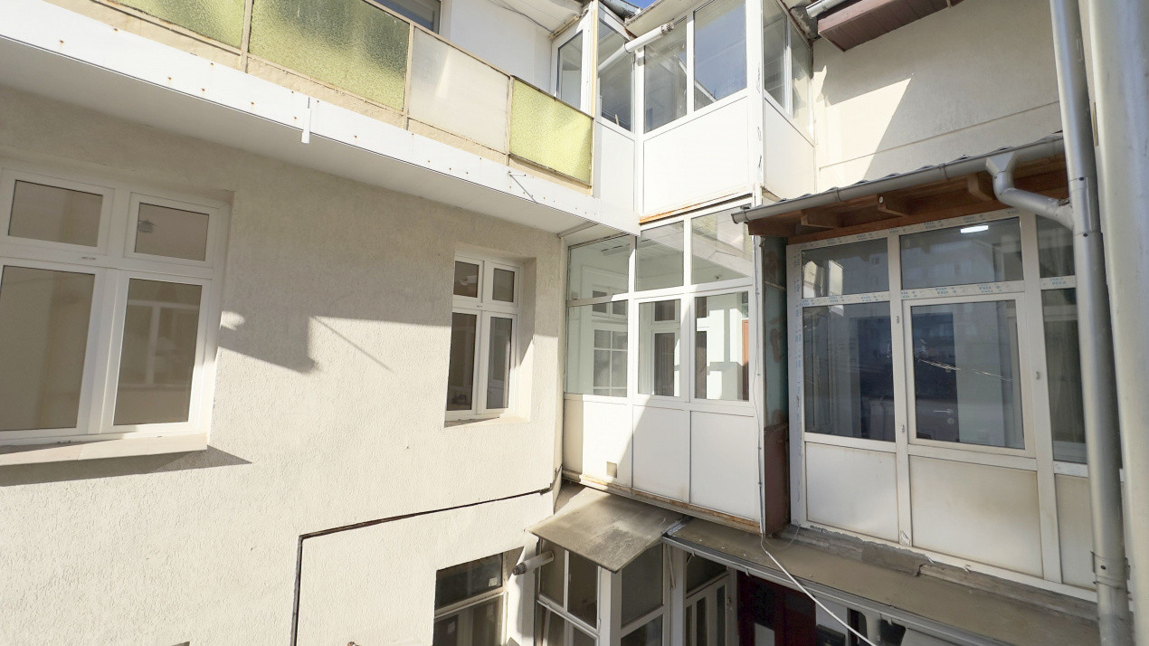 Doua apartamente la pret de unul!