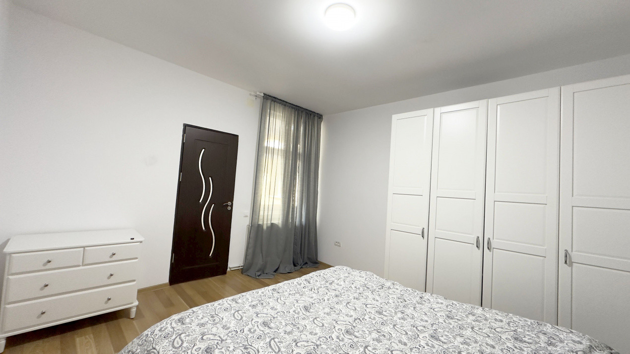 Doua apartamente la pret de unul!