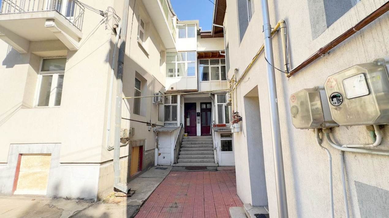 Doua apartamente la pret de unul!