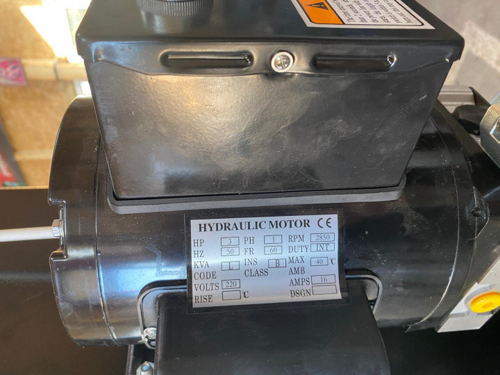 De inchiriat hala service auto + locuri de parcare in Popesti Leordeni