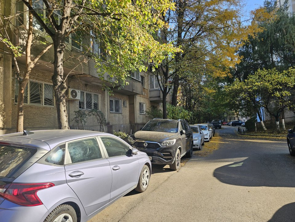 Apartament 2 camere decomandat, etaj 1/4 metrou Timpuri Noi Aleea Bran