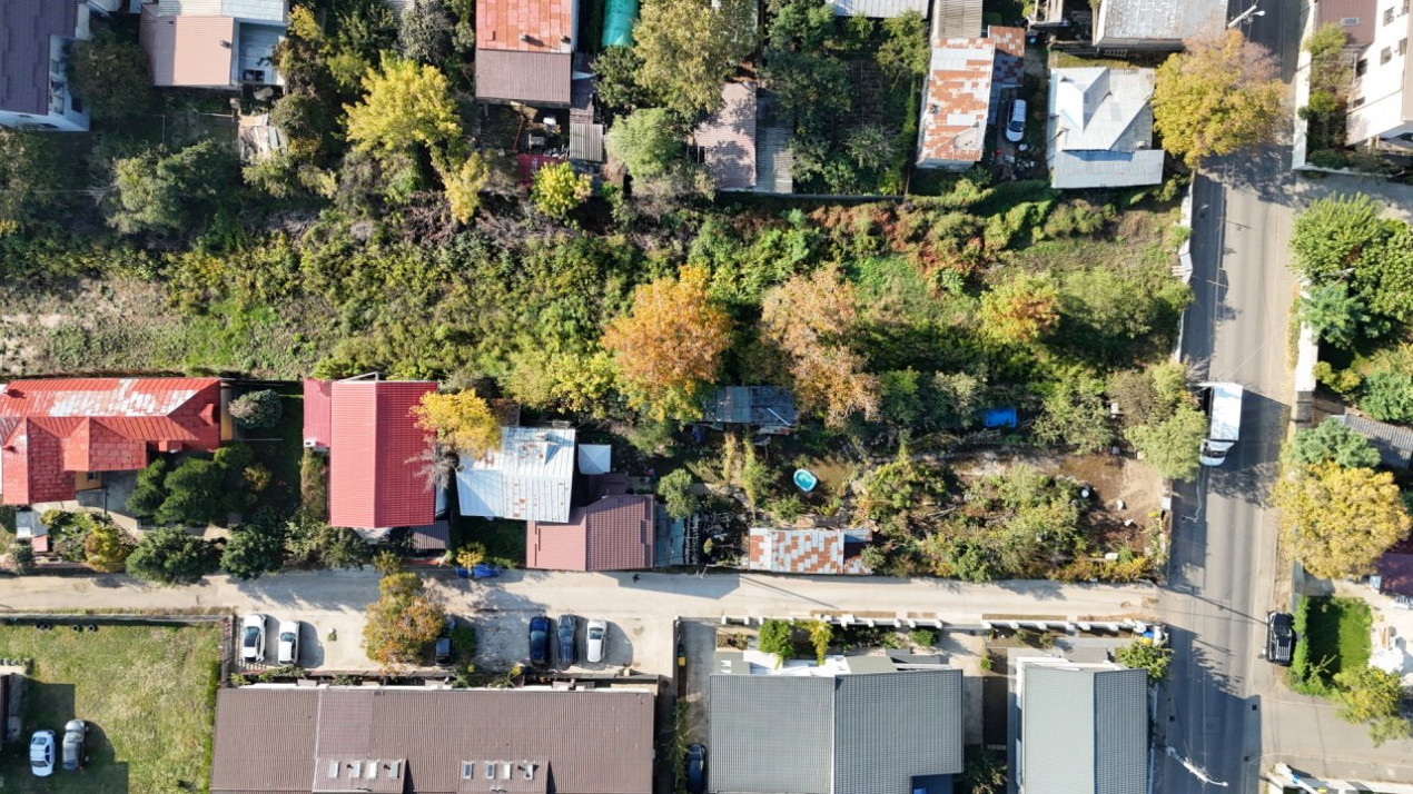 Teren cu dubla deschidere pe Dantelei