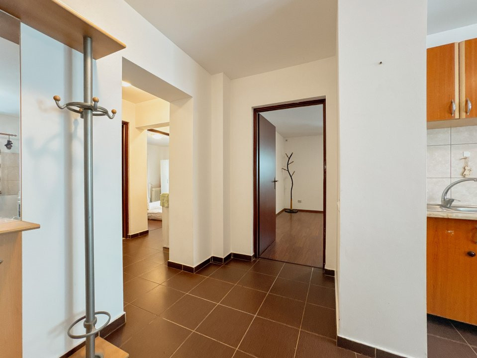 Apartament  3 camere, 2 bai, bloc  1995, eficient energetic, zona Vitan Mall