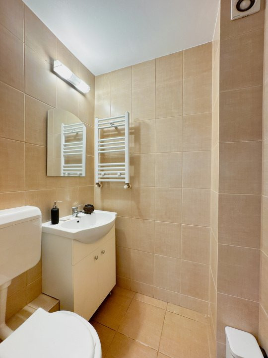 Apartament  3 camere, 2 bai, bloc  1995, eficient energetic, zona Vitan Mall