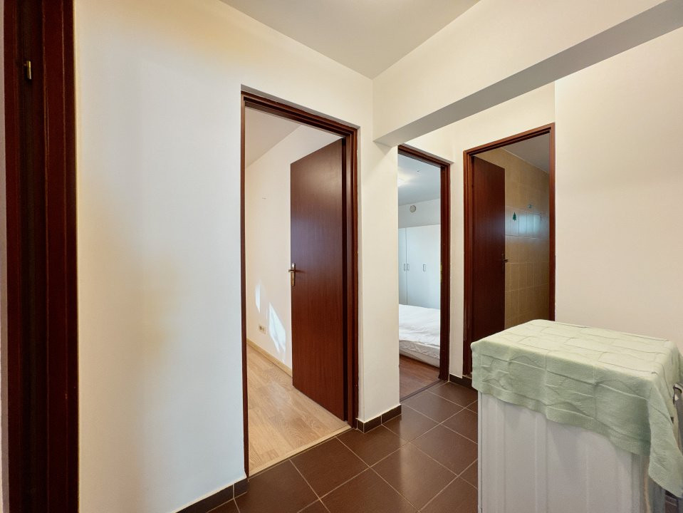 Apartament  3 camere, 2 bai, bloc  1995, eficient energetic, zona Vitan Mall