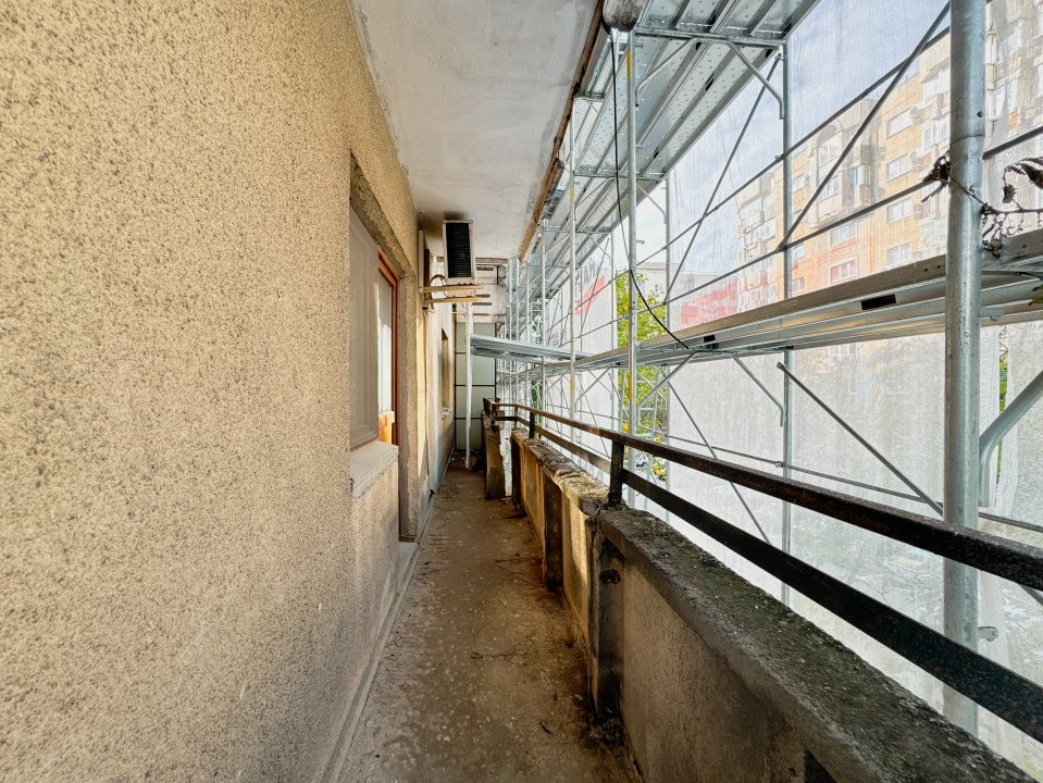 Apartament  3 camere, 2 bai, bloc  1995, eficient energetic, zona Vitan Mall