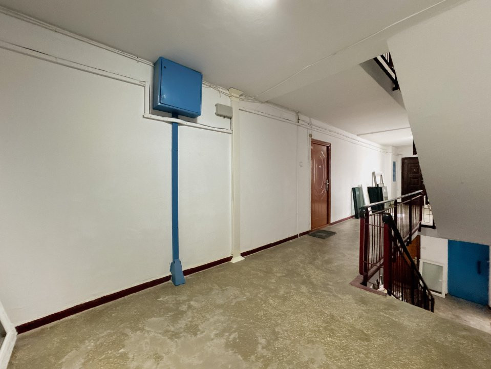 Apartament  3 camere, 2 bai, bloc  1995, eficient energetic, zona Vitan Mall