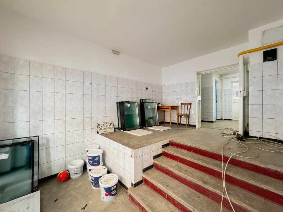 Apartament  3 camere, 2 bai, bloc  1995, eficient energetic, zona Vitan Mall