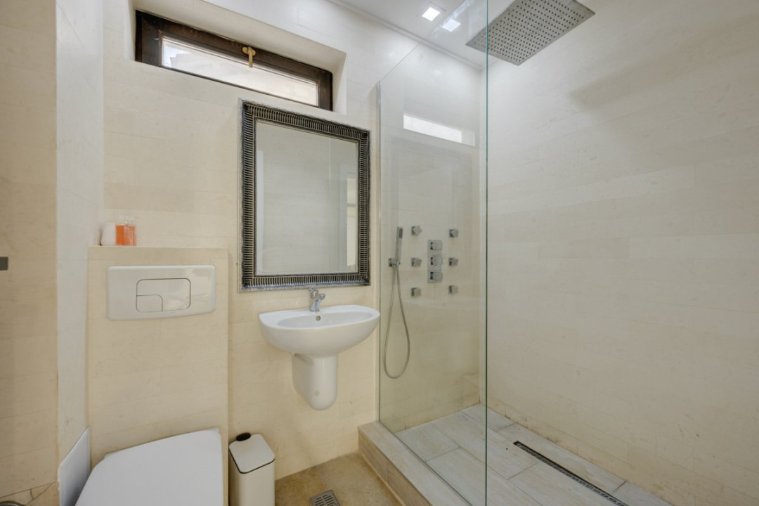 Vila cu piscina - Drumul Taberei - Prelungirea Ghencea - str Maracineni 