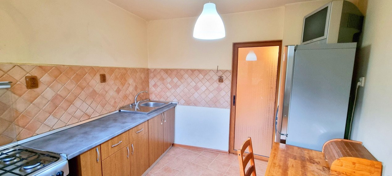 Apartament cu 3 camere, 2 bai an 1985 Dristor, Ramnicu Valcea nr. 33