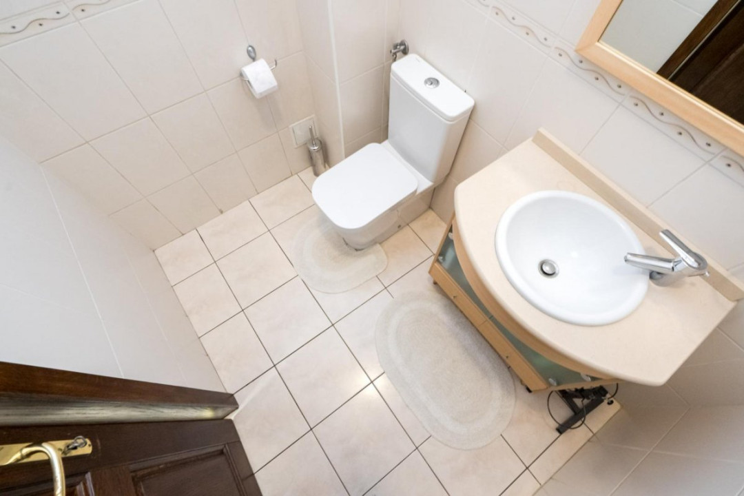 ARMENEASCA APARTAMENT 6 CAMERE 190 MP!