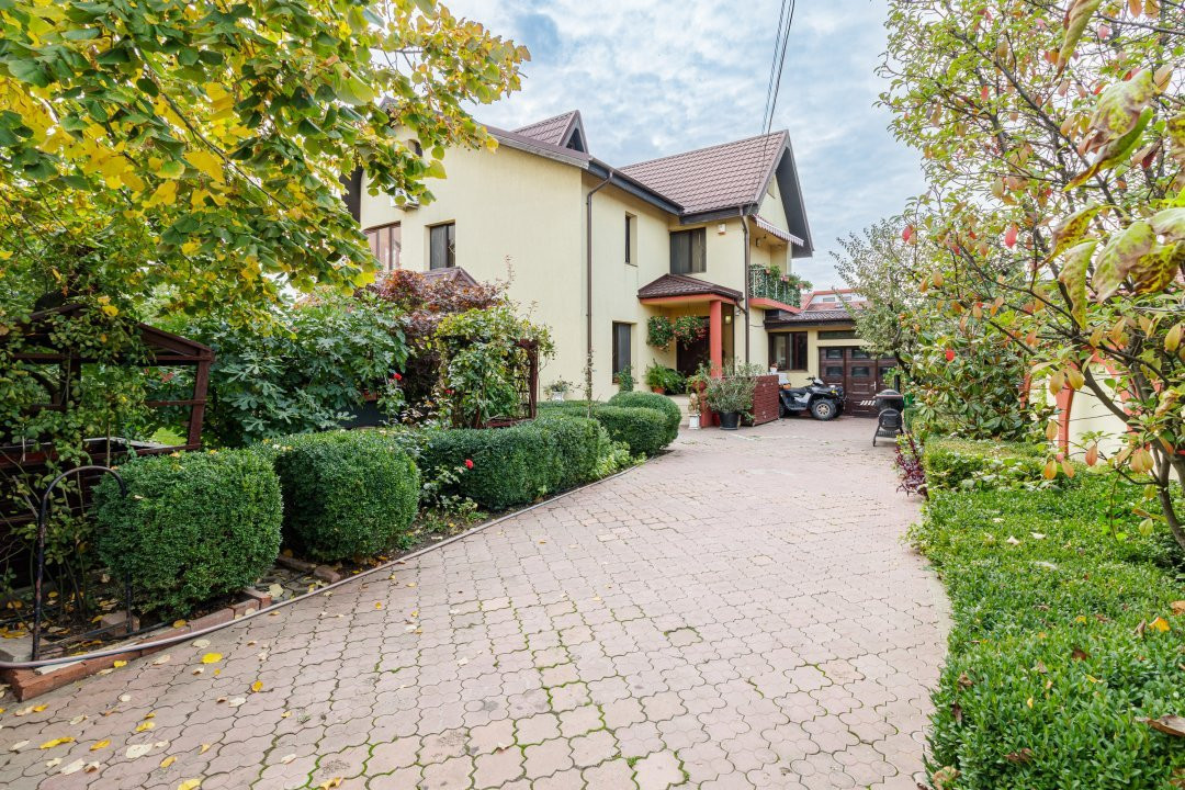 Vilă individuală cu piscină,  garaj dublu • teren 766 mp • Popești-Leordeni