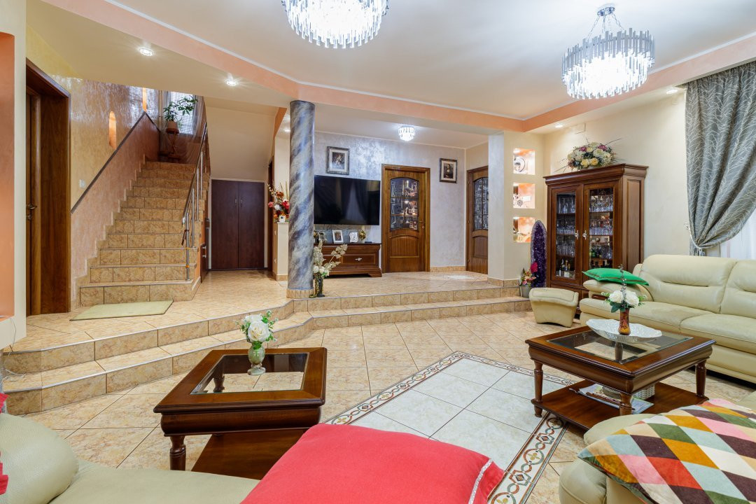 Vilă individuală cu piscină,  garaj dublu • teren 766 mp • Popești-Leordeni