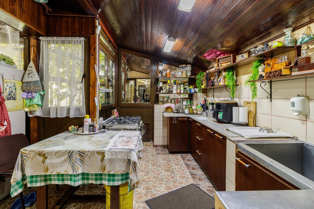 Vilă individuală cu piscină,  garaj dublu • teren 766 mp • Popești-Leordeni