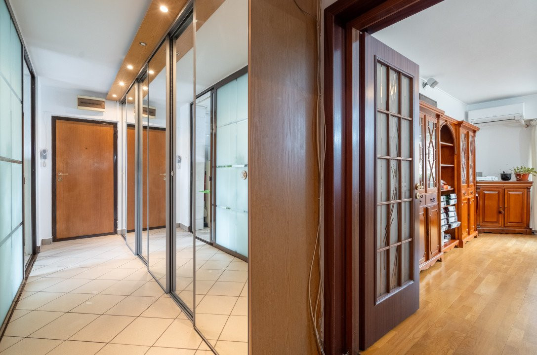 Apartament cu 4 camere Calea Calarasi - vedere laterala