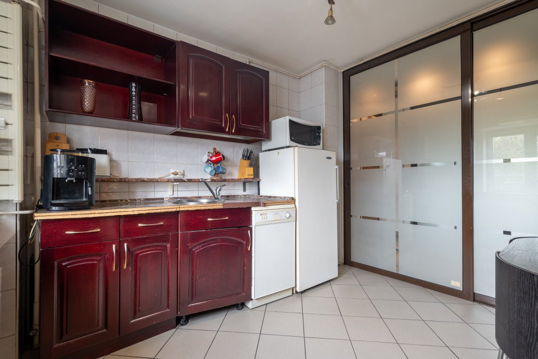 Apartament cu 4 camere Calea Calarasi - vedere laterala