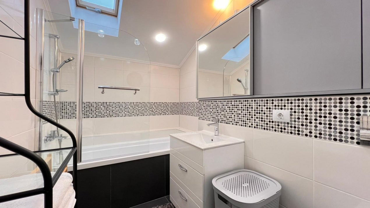 Casa eleganta cu 6 camere, complet mobilata si utilata – City Gardens, Otopeni