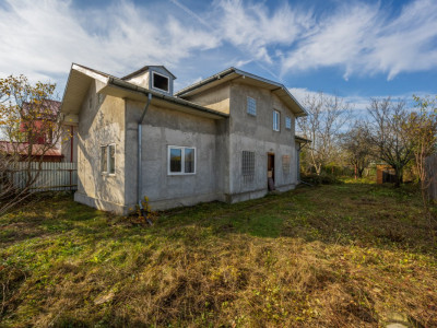 SNAGOV – CENTRAL, CASA 144 MP, LOT 1000 MP!