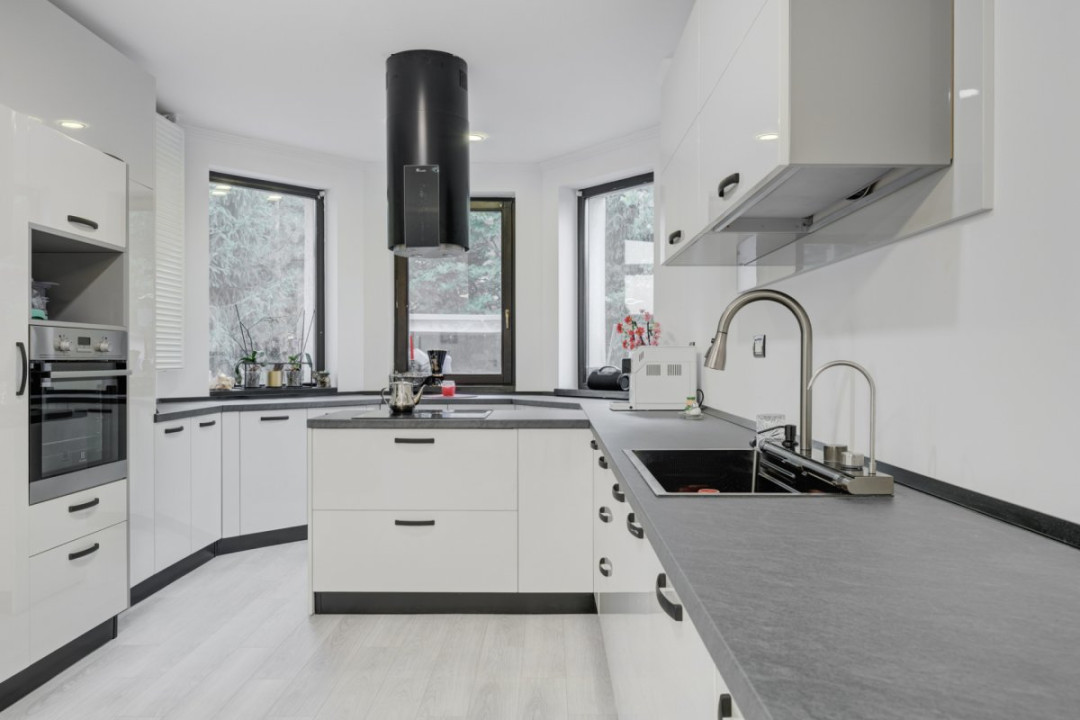 Drumul Taberei - Prelungirea Ghencea - str Maracineni  - Vilă cu piscină 