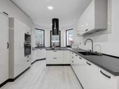 Drumul Taberei - Prelungirea Ghencea - str Maracineni  - Vilă cu piscină 