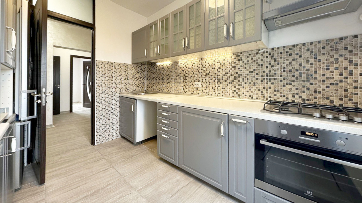 Apartament 3 camere, decomandat, 2 bai, vedere libera, Vitan.