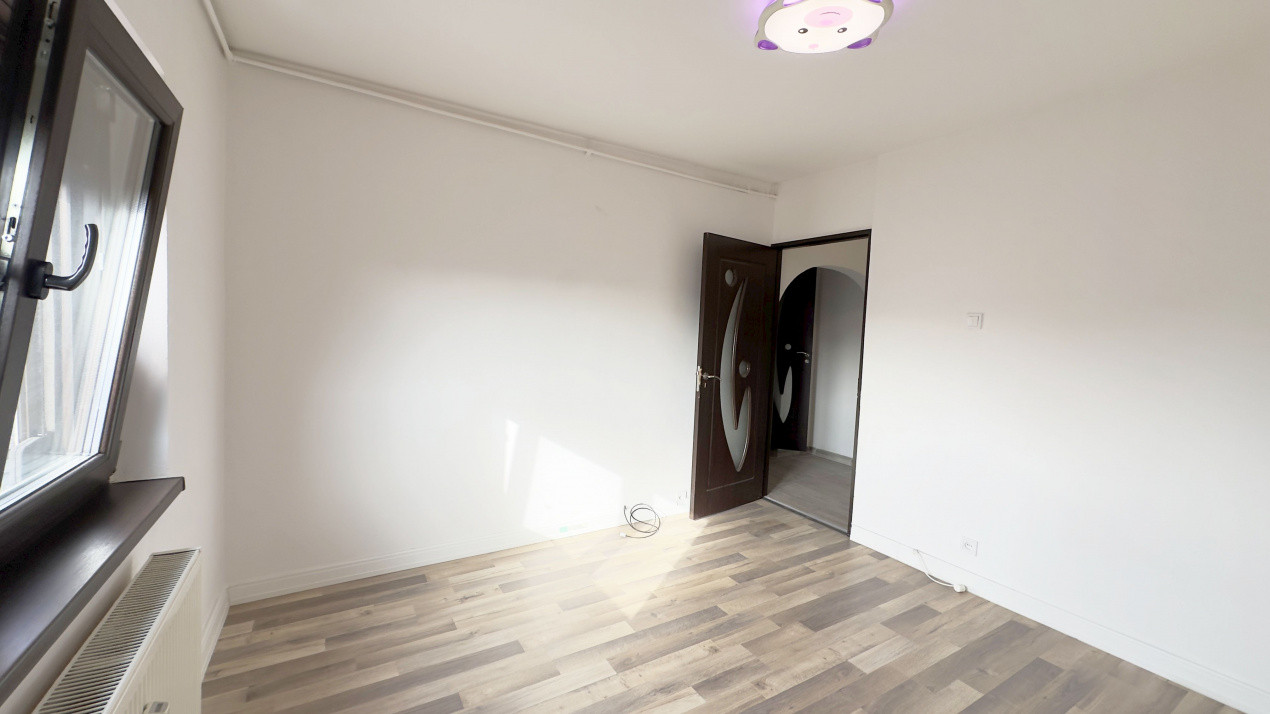 Apartament 3 camere, decomandat, 2 bai, vedere libera, Vitan.