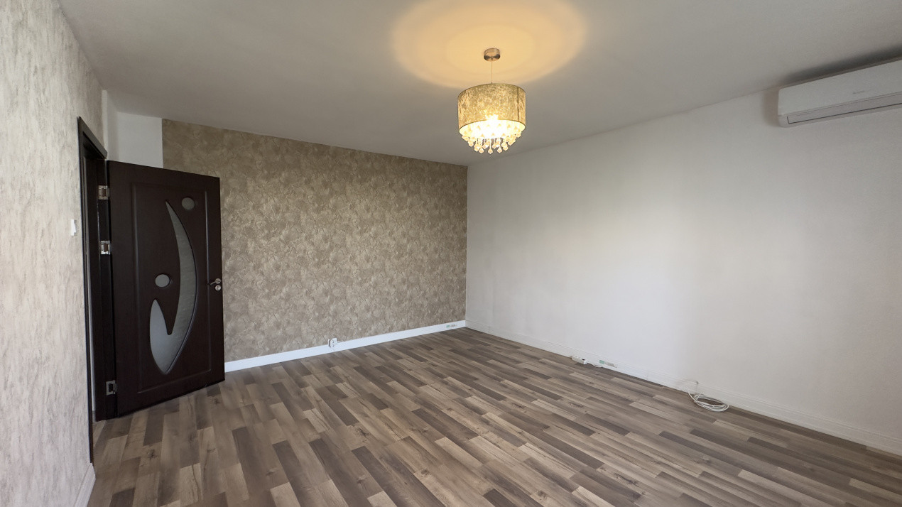 Apartament 3 camere, decomandat, 2 bai, vedere libera, Vitan.