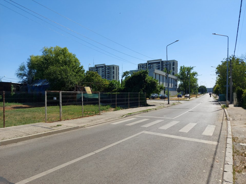 O proprietate imobiliară deosebită, formată din casă și mult teren! 