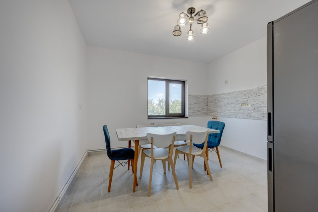 O proprietate imobiliară deosebită, formată din casă și mult teren! 