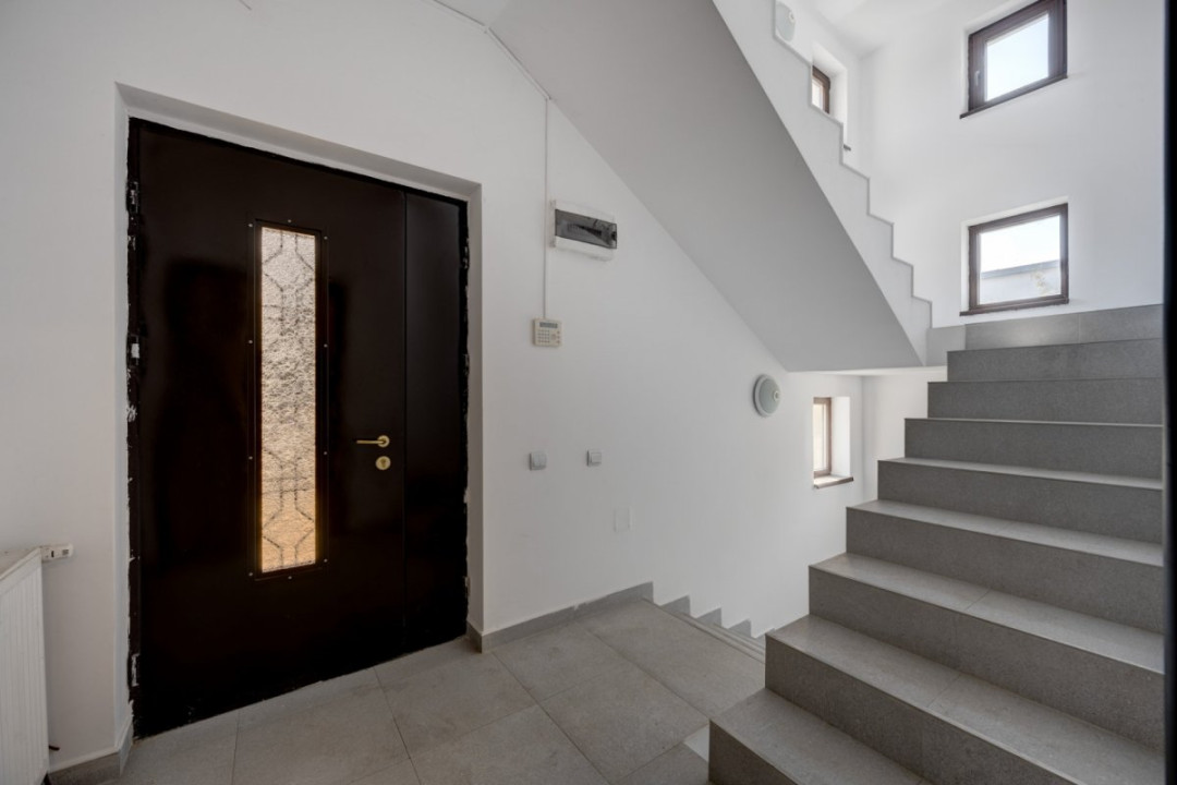 O proprietate imobiliară deosebită, formată din casă și mult teren! 