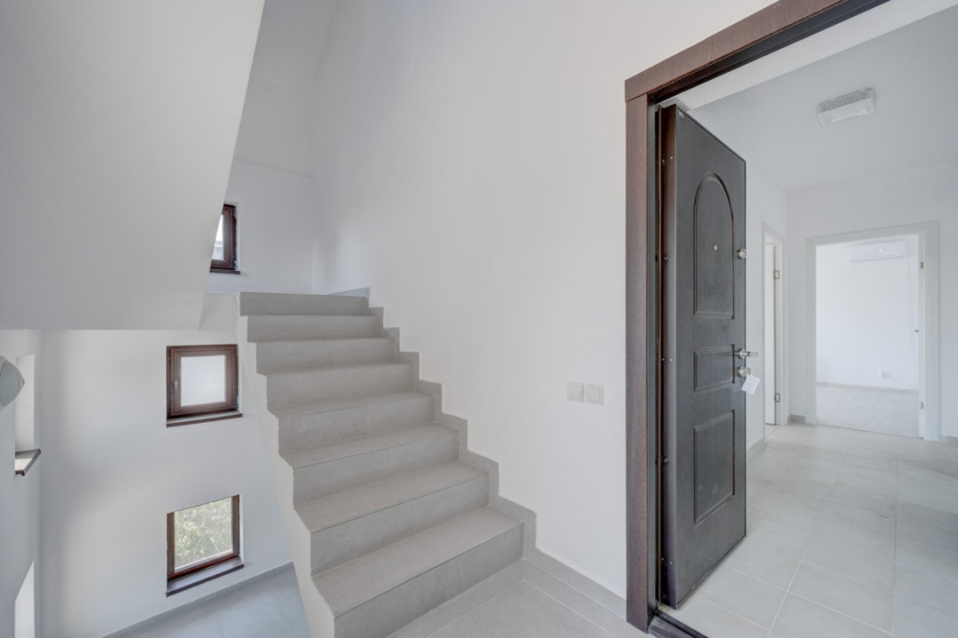 O proprietate imobiliară deosebită, formată din casă și mult teren! 