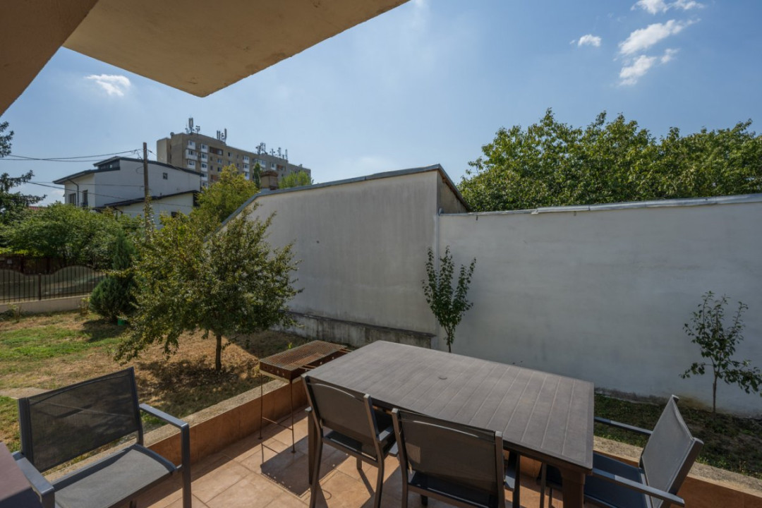 O proprietate imobiliară deosebită, formată din casă și mult teren! 