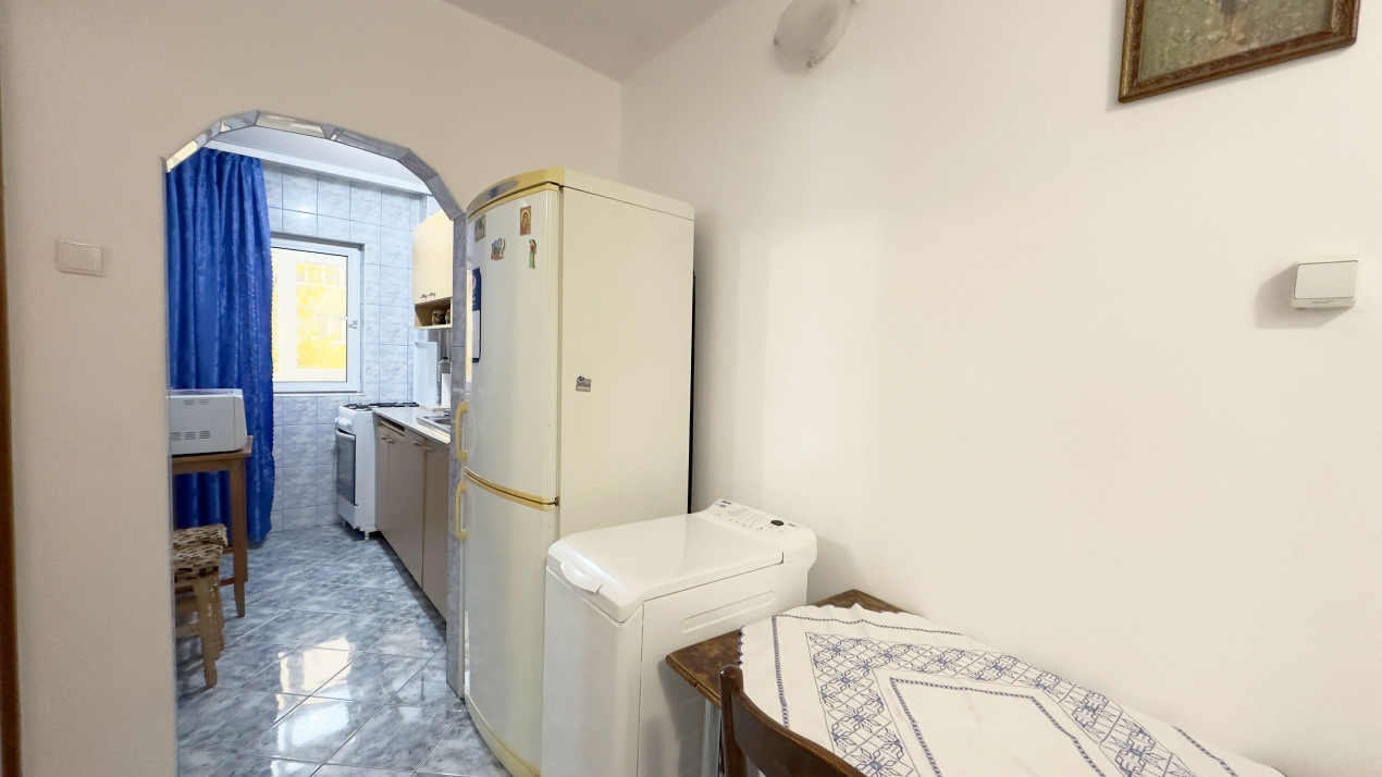 Piata Veteranilor, garsoniera luminoasa!