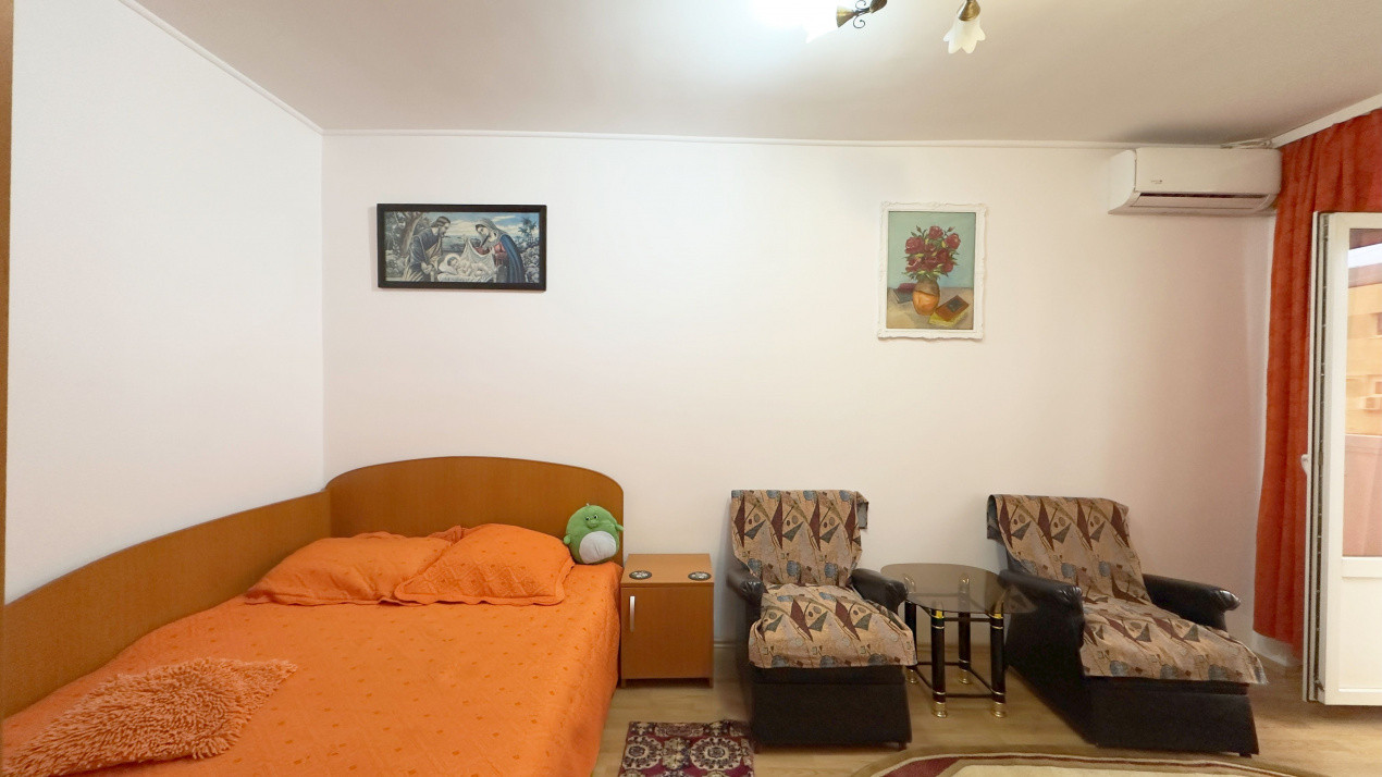 Piata Veteranilor, garsoniera luminoasa!