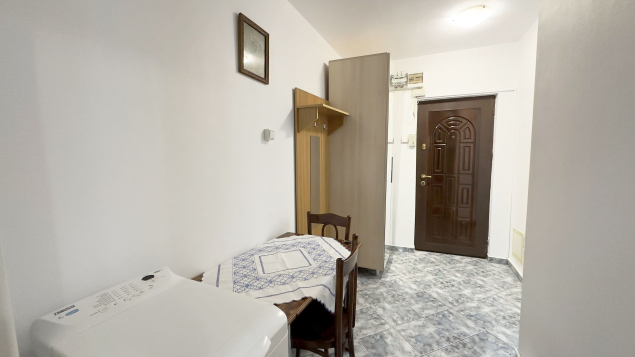 Piata Veteranilor, garsoniera luminoasa!